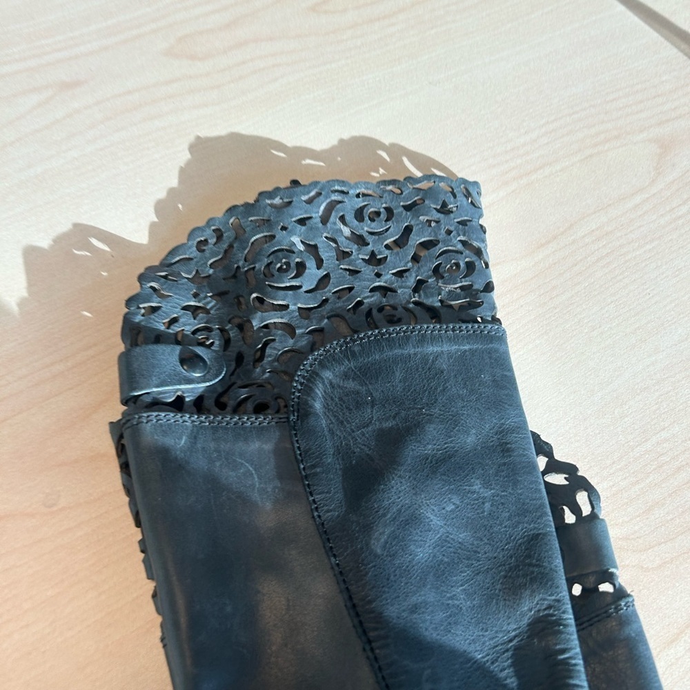 Spiral size 7.5 ultra lux distressed grey cutout leather boots EXC condition - Picture 6 of 16